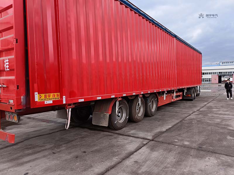 骨架式集裝箱半掛車的優(yōu)勢，和低平板的有什么區(qū)別