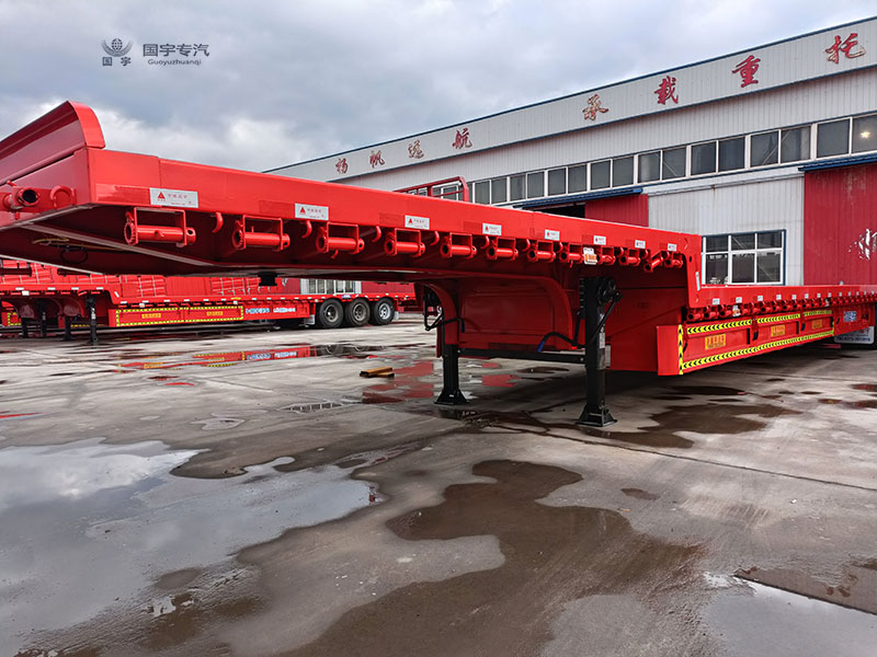 13.75低平板米半掛車：載重與靈活性的完美結(jié)合！